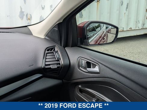Used 2019 Ford Escape Titanium w/ U9j03 - Titanium Tow Package image 18