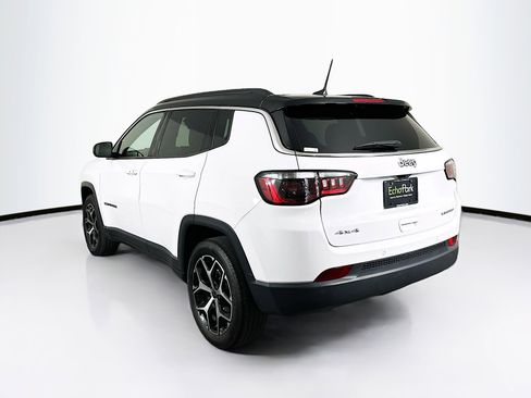 Used 2025 Jeep Compass Limited AWD/4WD image 5