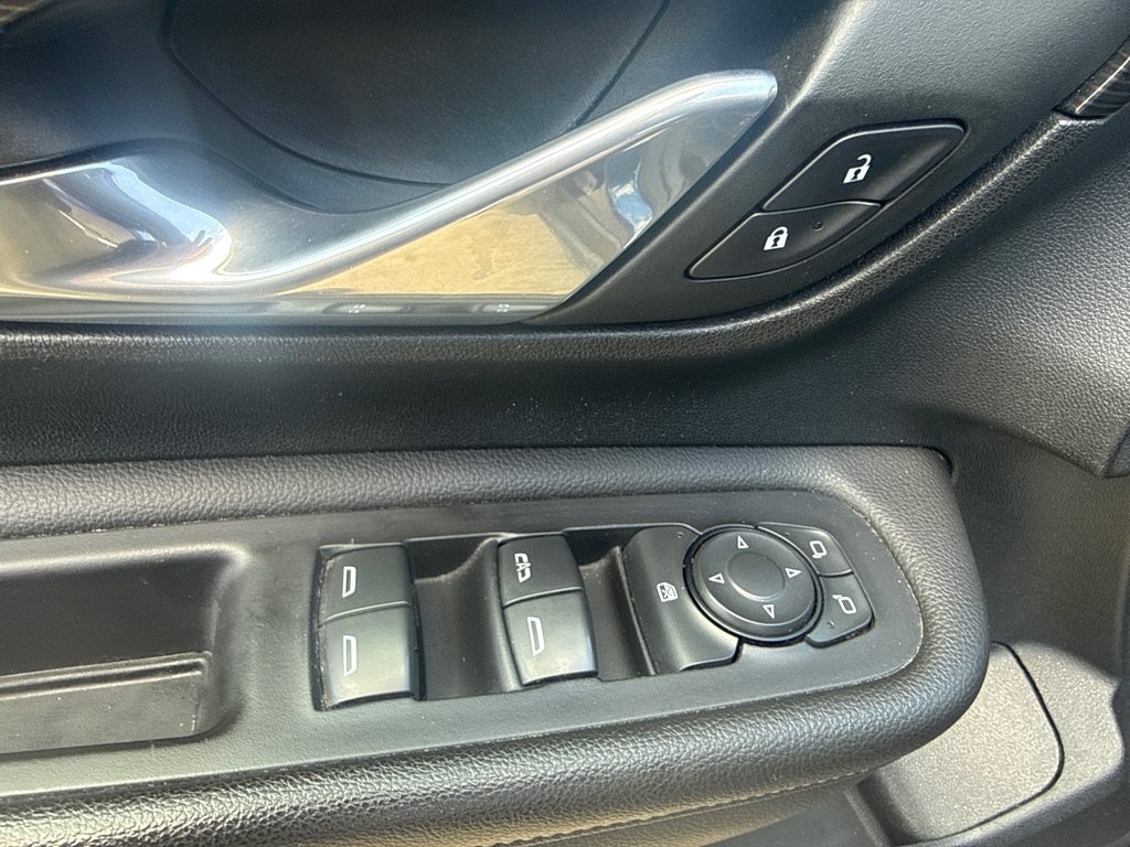 Used 2022 GMC Terrain SLE w/ Driver Convenience Package FWD image 19