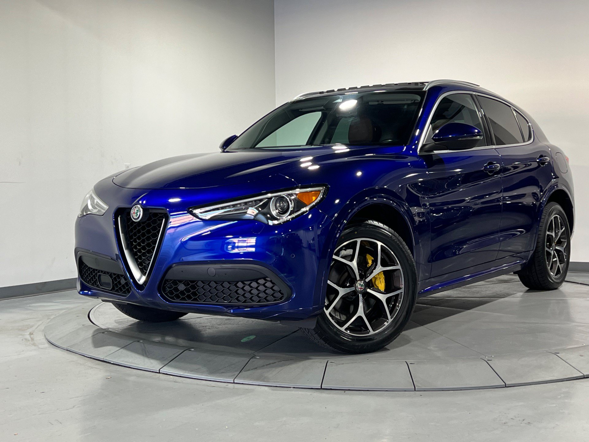 Used 2021 Alfa Romeo Stelvio Ti w/ Premium Package AWD/4WD image 1