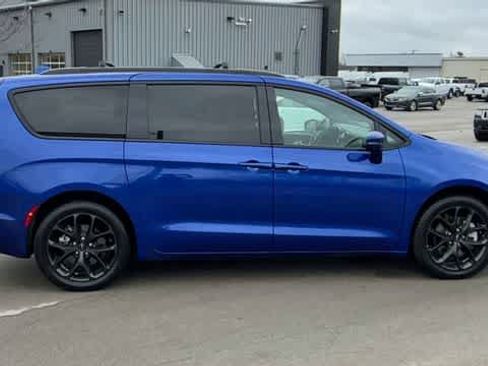 Certified 2021 Chrysler Pacifica Limited w/ Premium & Safety Sphere Group AWD/4WD image 9
