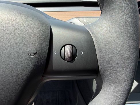 Used 2023 Tesla Model 3 Standard Range image 13