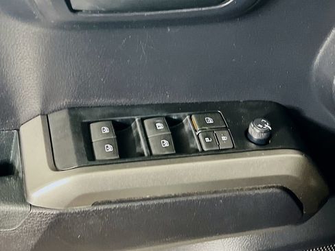 Certified 2021 Toyota Tacoma SR5 AWD/4WD image 16