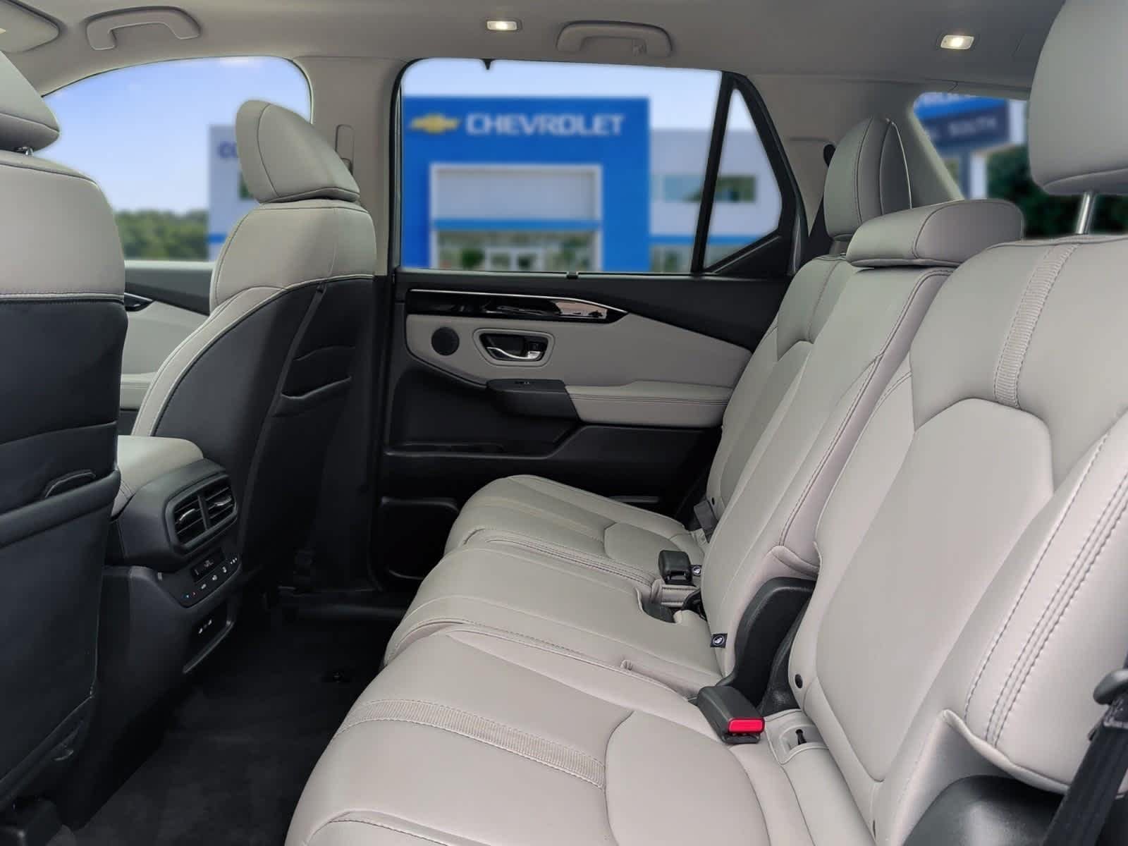 Used 2025 Honda Pilot Touring image 28