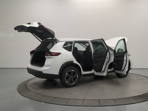 Used 2024 Nissan Rogue SV FWD image 16