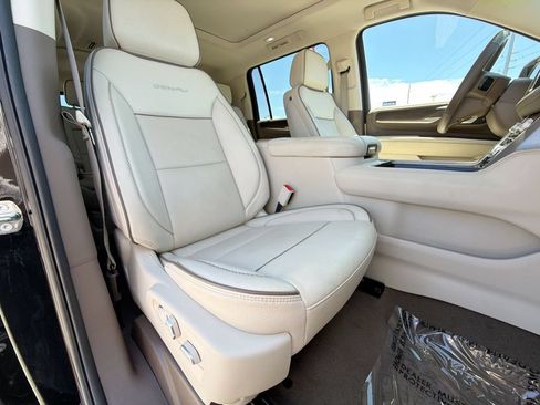 Used 2024 GMC Yukon XL Denali RWD image 12