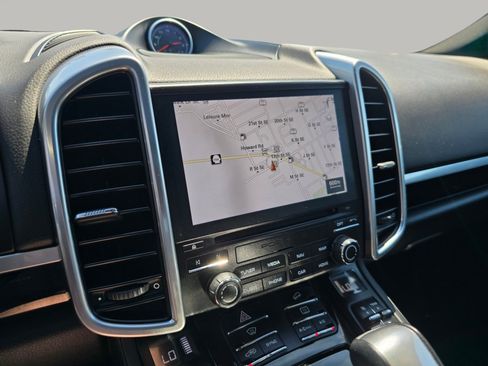 Used 2018 Porsche Cayenne S AWD/4WD image 9