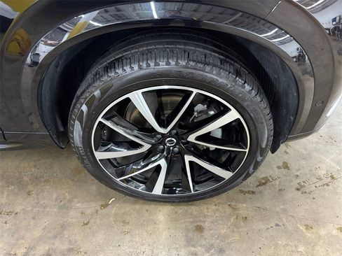 Certified 2025 Volvo XC90 B5 Plus w/ Protection Package Premier image 38