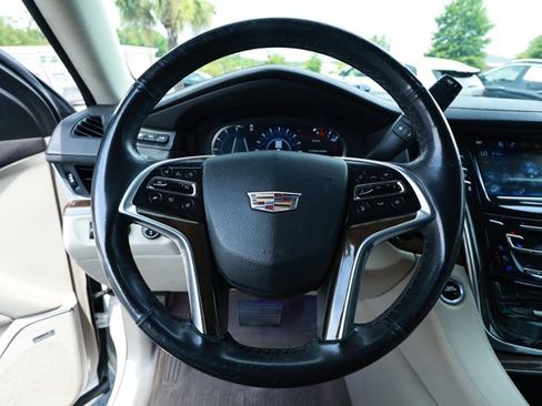 Used 2018 Cadillac Escalade Luxury AWD/4WD image 10