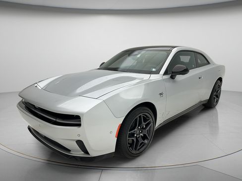 Used 2024 Dodge Charger Daytona R/T w/ Plus Group AWD/4WD image 3
