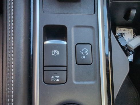 Used 2022 Nissan Pathfinder Platinum w/ Cargo Package image 31