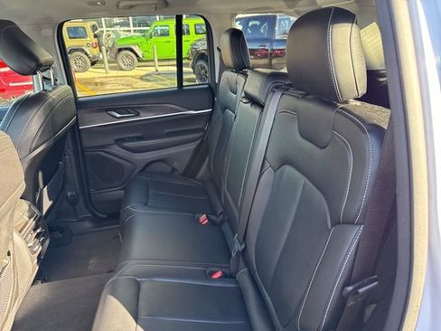 Certified 2023 Jeep Grand Cherokee Limited AWD/4WD image 17