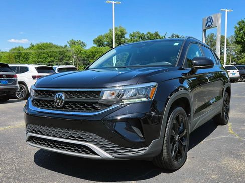 Certified 2023 Volkswagen Taos SE w/ Panoramic Sunroof Package FWD image 10