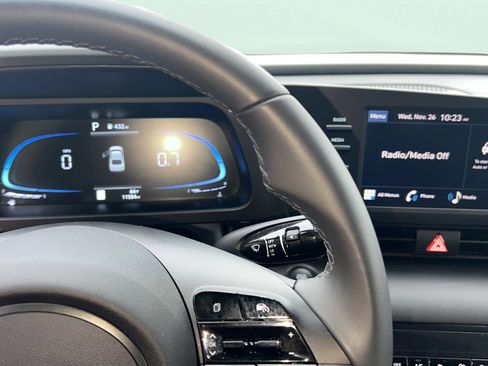 Certified 2025 Hyundai Elantra Sport image 10