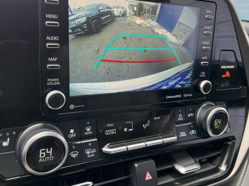 Used 2021 Toyota Highlander XLE image 35