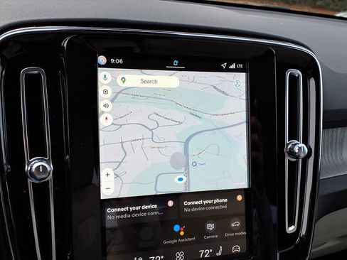 New 2026 Volvo XC40 B4 Plus w/ Climate Package image 15