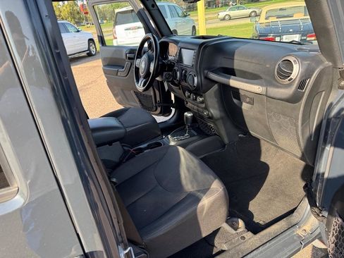 Used 2016 Jeep Wrangler Unlimited Sport w/ Quick Order Package 24S AWD/4WD image 27