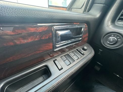 Used 2016 Lincoln Navigator Reserve image 35