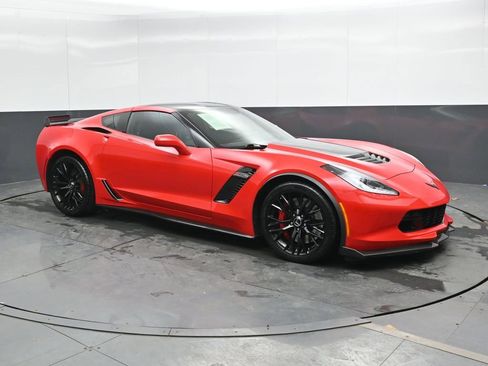 Used 2015 Chevrolet Corvette Z06 w/ 3LZ Preferred Equipment Group RWD image 1