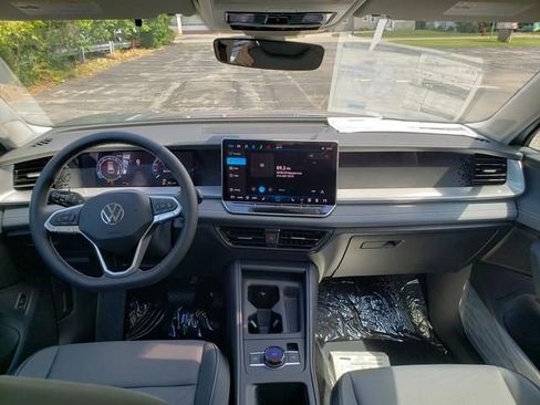 New 2025 Volkswagen Tiguan SE AWD/4WD image 8