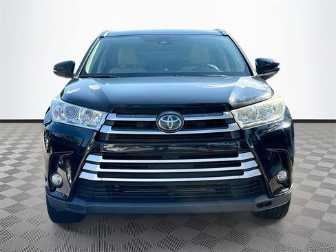Used 2017 Toyota Highlander XLE image 2
