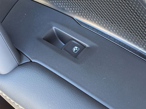 New 2026 Volkswagen Tiguan S image 33