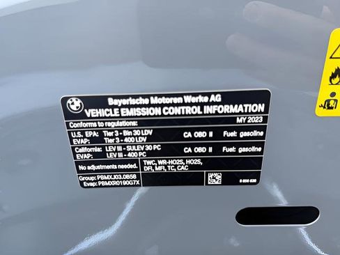 Used 2023 BMW 740i w/ Parking Assistance Package image 31