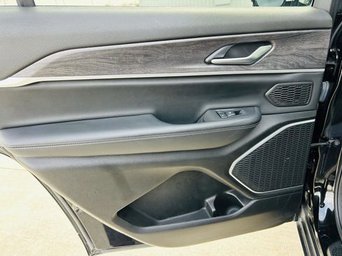 Used 2022 Jeep Grand Cherokee L Limited image 30