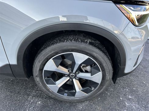 Certified 2024 Volvo XC40 B5 Plus image 13