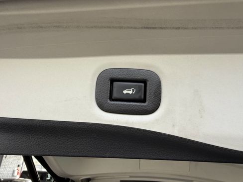 Used 2018 Nissan Rogue SV image 18