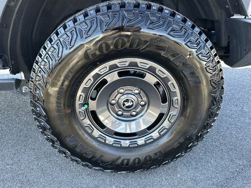 Used 2025 Ford Bronco Badlands image 19