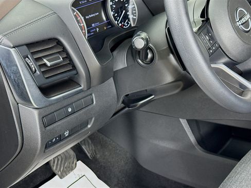 Used 2023 Nissan Rogue SV FWD image 12