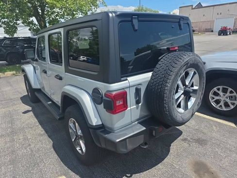 Used 2022 Jeep Wrangler Unlimited Sahara w/ LED Lighting Group AWD/4WD image 6