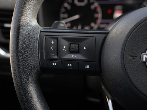 Used 2023 Nissan Rogue S image 19