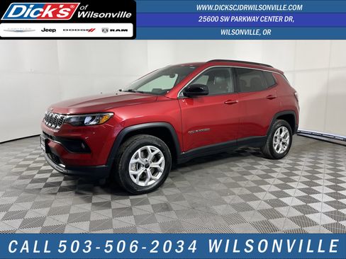 Used 2025 Jeep Compass Latitude w/ Sun & Sound Group AWD/4WD image 1