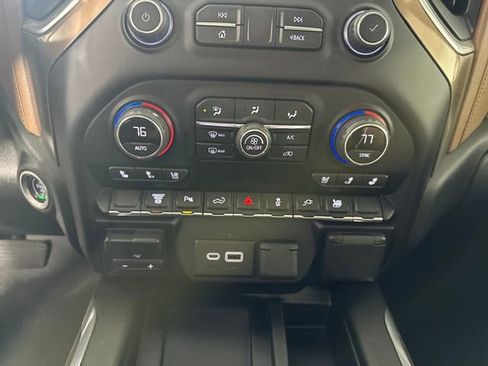Used 2020 Chevrolet Silverado 2500 High Country image 24
