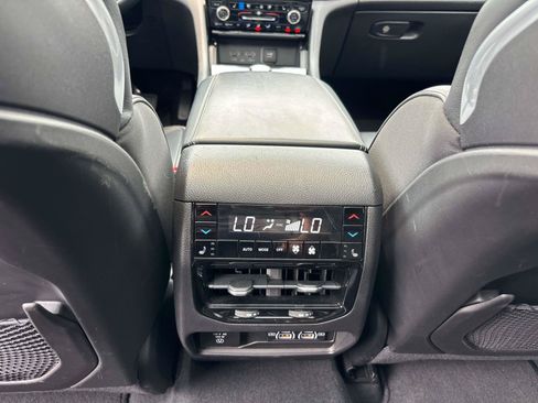 Used 2022 Jeep Grand Cherokee Overland w/ Advanced Protech Group III AWD/4WD image 11