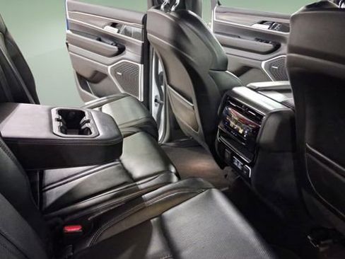 Used 2024 Jeep Wagoneer L Series II w/ Flexible Seating Group AWD/4WD image 15