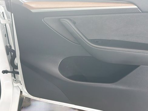 Used 2023 Tesla Model Y Long Range AWD/4WD image 33