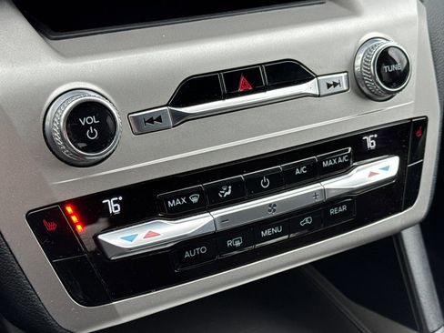 Used 2021 Ford Explorer XLT image 21