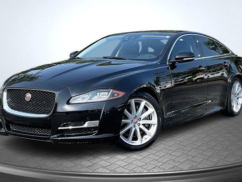 Used 2018 Jaguar XJ R-Sport RWD image 3