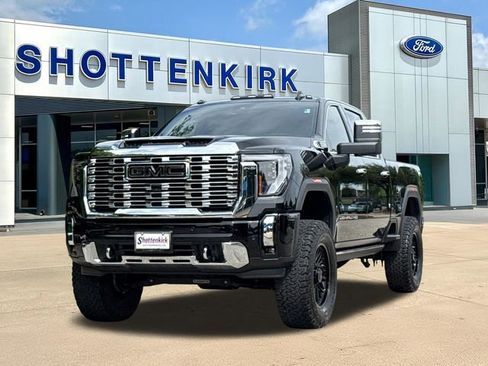 Used 2025 GMC Sierra 2500 Denali w/ Denali Reserve Package AWD/4WD image 3