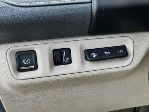 Used 2023 GMC Acadia Denali w/ Denali Technology Package FWD image 10