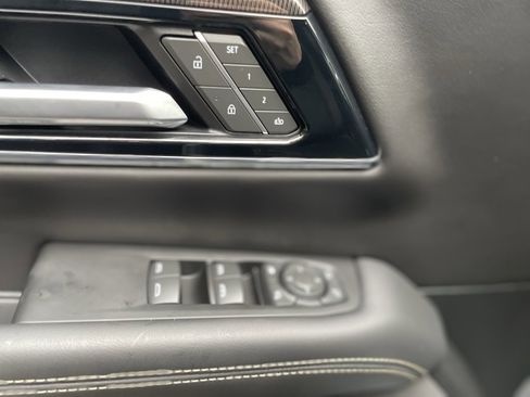 Used 2025 GMC Yukon Elevation image 10