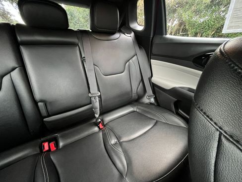 Used 2025 Jeep Compass Limited image 38