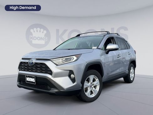 Used 2021 Toyota RAV4 XLE w/ XLE Grade Weather Package image 1