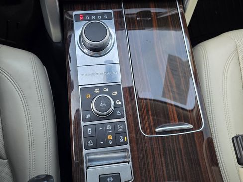 Used 2016 Land Rover Range Rover HSE image 24