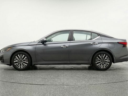 Used 2025 Nissan Altima 2.5 SV image 5