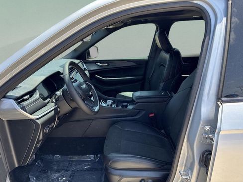 New 2025 Jeep Grand Cherokee Altitude RWD image 33
