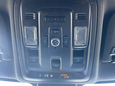 Used 2023 Chevrolet Tahoe Z71 w/ Luxury Package image 32